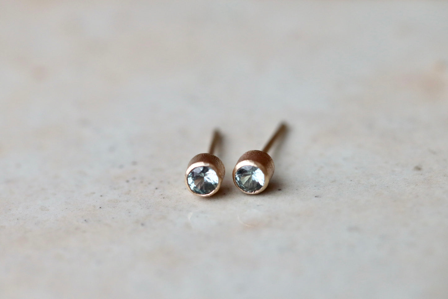Montana Sapphire 14kt Gold Stud Earrings