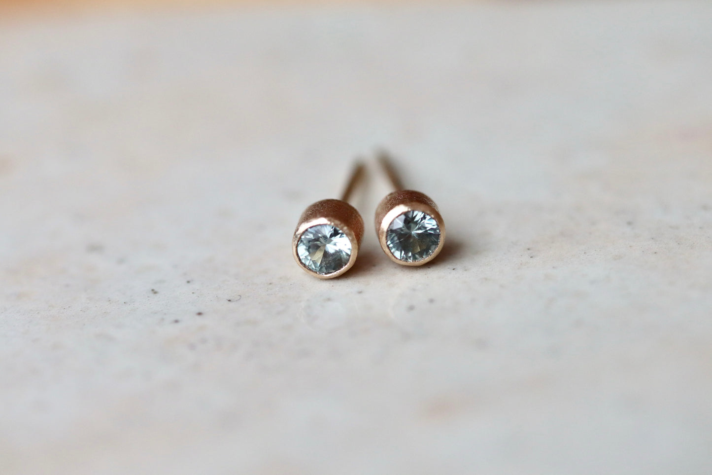 Montana Sapphire 14kt Gold Stud Earrings
