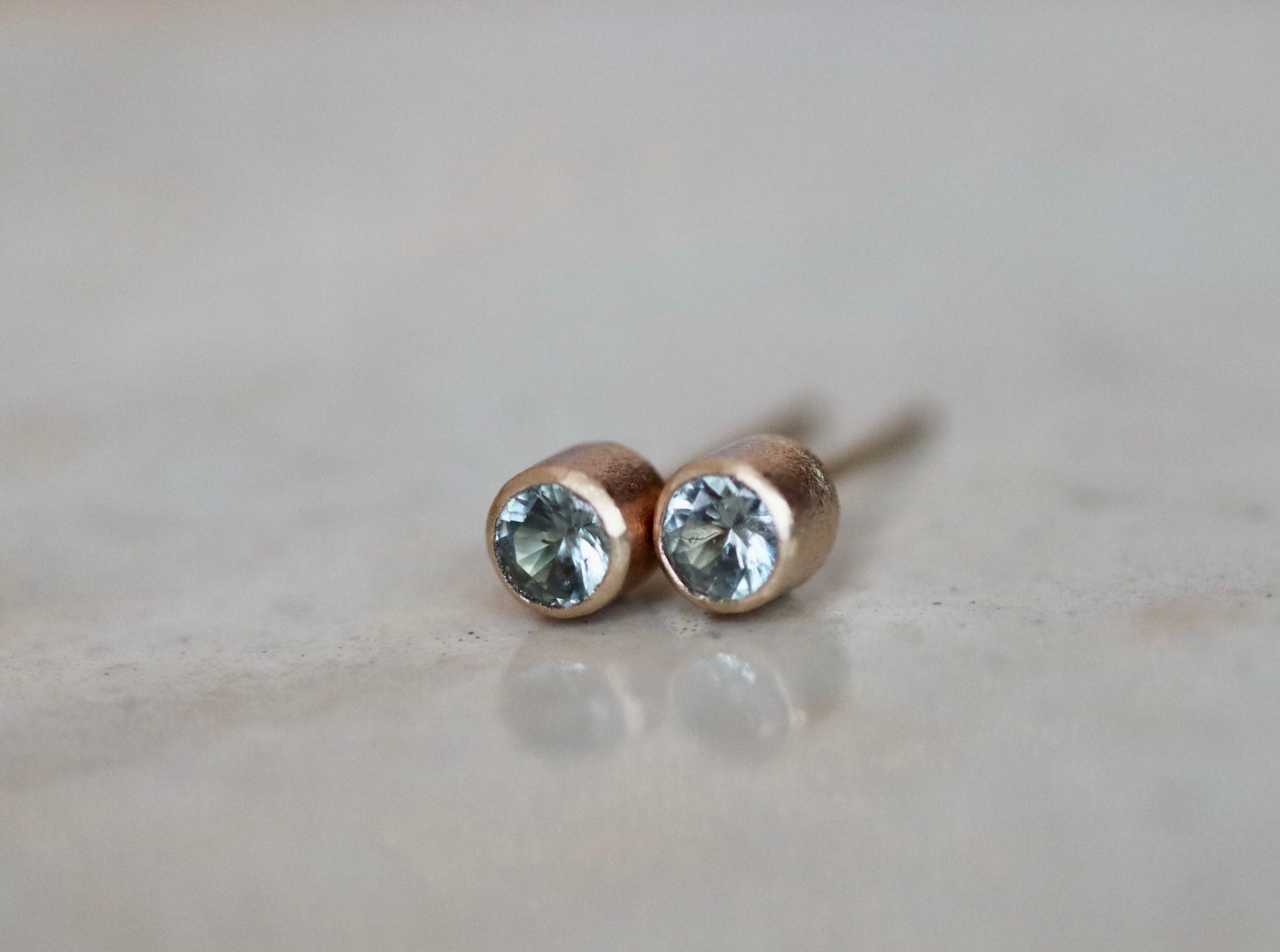 Montana Sapphire 14kt Gold Stud Earrings