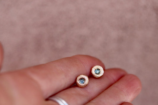 organic sandcast heirloom recycled gold montana sapphire wedding stud earrings 